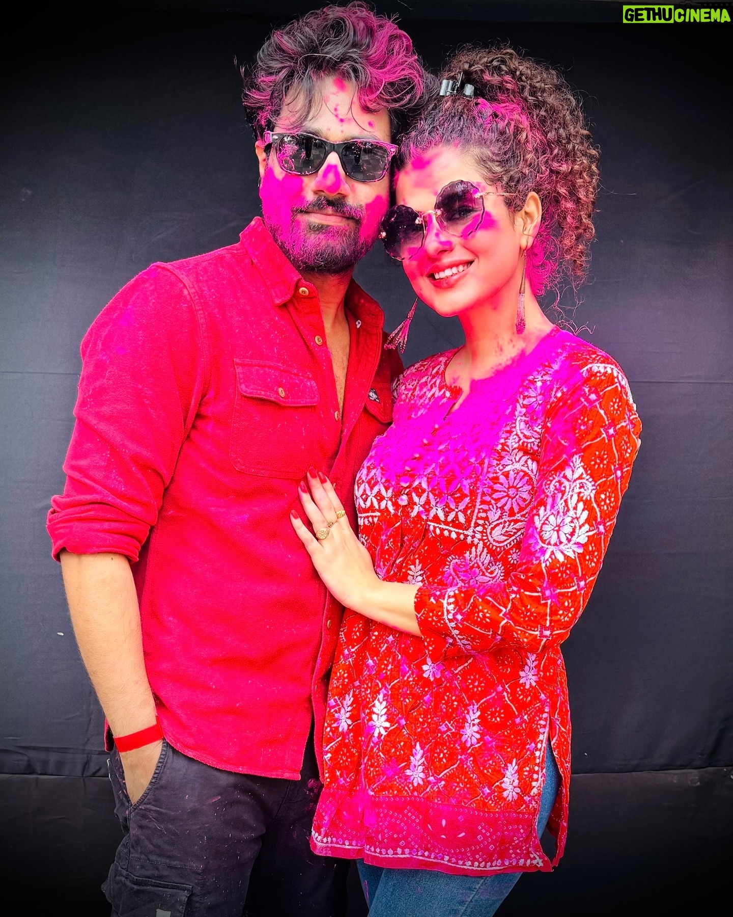 Mithoon Sharma - 18.6K Likes - सदा रहे ये रंग-ए-गुलाल; @palakmuchhal3
प्रेम ही रंगे मन का गाल।
- सईद कादरी साहब