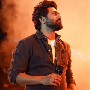 Mithoon Sharma Instagram - The energy last night at @mitaarohanfest in Pune was electrifying.
Can't wait to come back again🎉

#mithoonlive