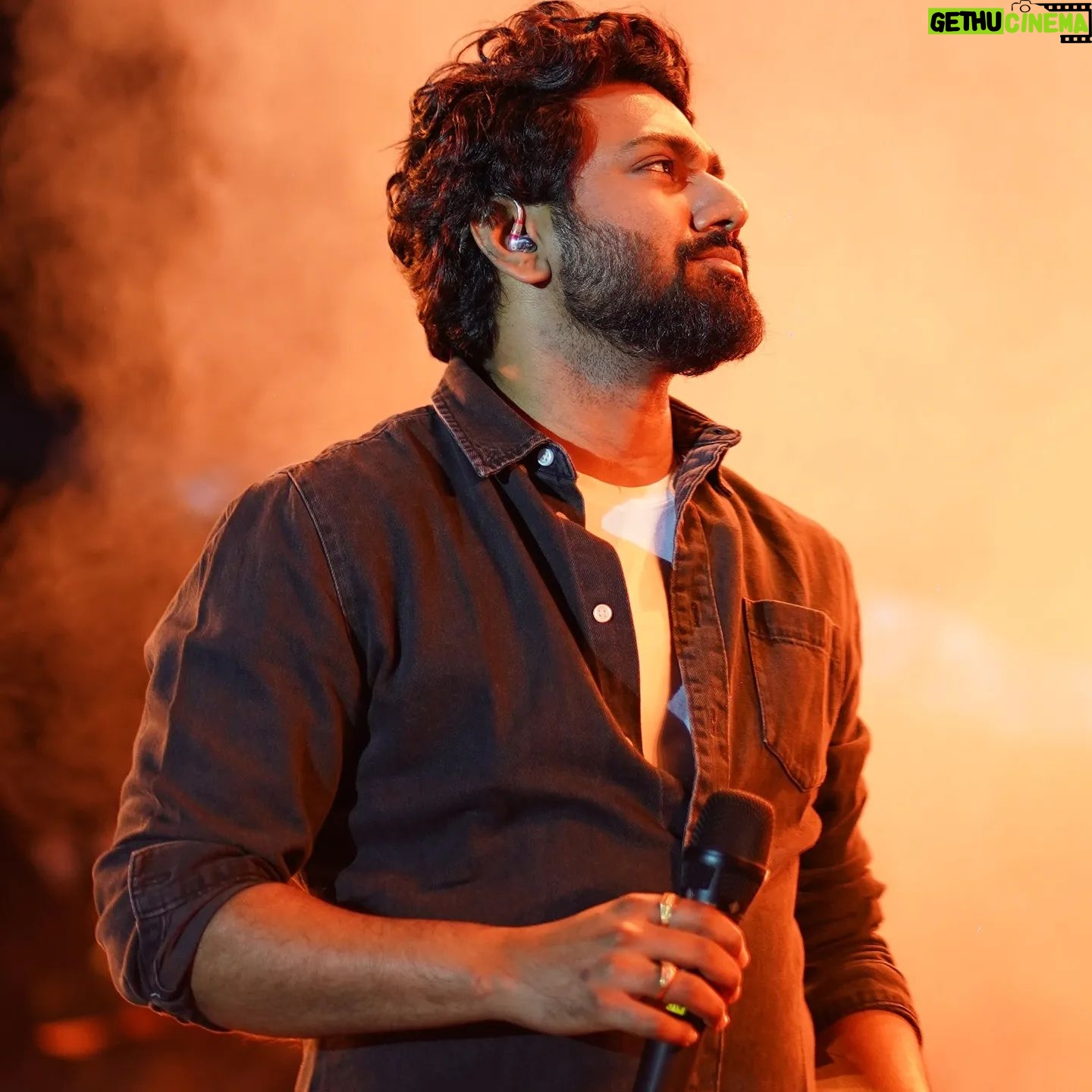 Mithoon Sharma - 9.4K Likes - The energy last night at @mitaarohanfest in Pune was electrifying.
Can't wait to come back again🎉
#mithoonlive