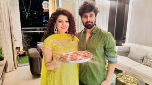 Mithoon Sharma Instagram - श्री राम जी के लौटने से 
हर दिशा खुशी लहराई है।
कितना सुनहरा है ये पल,
के फिर से दिवाली आयी है । @palakmuchhal3