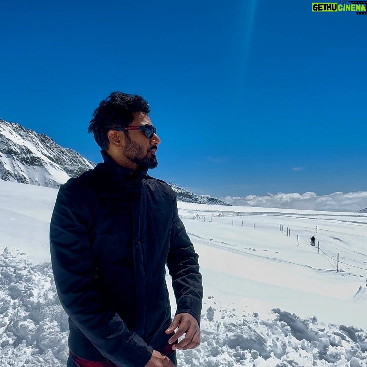 Mithoon Sharma - 6.9K Likes - हर मौसम मे ज़िंदगी खूबसूरत है।