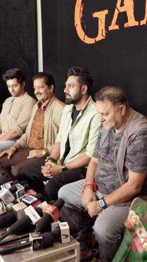 Mithoon Sharma Instagram - Celebrating Gadar 2’s remarkable journey to the 500 Cr Club.

 @iutkarsharma @anilsharma_dir @uditnarayanmusic @simratkaur_16
#gadar2 #successparty #gadar2song #pressconference
