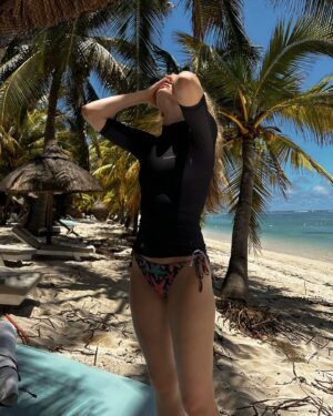Mitsou Jung Instagram - corniest beach caption wins a vacation