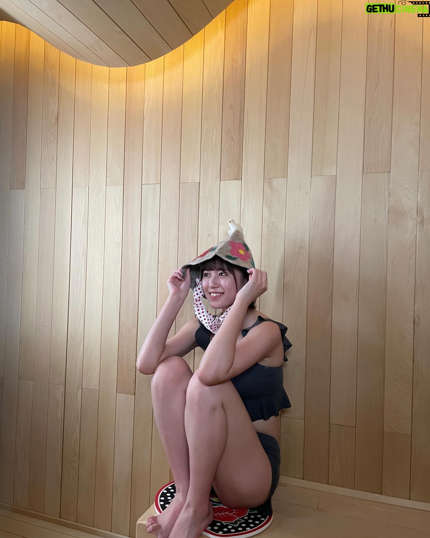 Miyu Kitamuki - 1.5K Likes - 【お知らせ】
6月23日(日)24:50〜放送のATV「サウナは旅の目的地in三沢」(前半)に出演させて頂きます
過去にも地元青森県のおすすめのサウナとサ飯を紹介してきたこの番組。なんと今回は私の地元の三沢市でのロケでした!!
今回も前半・後半に分けての放送になります!
後半は6/30(日)24:50〜
自分の生まれ育った街でお仕事ができるなんて、本当に夢のような時間で私の地元の良さを皆さんにお伝え出来ると思うと、とても嬉しいです。
そして今回、宿泊させて頂いたのは「星野リゾート 青森屋」もちろん存在はずっと知っていましたが宿泊したのは初めてでした。
温泉はもちろん、とにかくサウナが ザ・青森という感じで地元民の私でも流石にテンション爆あがりでした笑
青森屋以外にも私が学生の頃から通っている、地元に帰ったら必ず行くサウナにもお邪魔してきました。
ぜひ、多くの方々に見ていただきたいです♨️🍎
青森県以外の方はTVerで6/24(月)12時〜から配信されるのでそちらでご覧頂けると嬉しいです!
#青森屋 #星野リゾート #青森TV