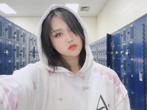 Miyu Yamashita Instagram - When I see an open locker door, I want to close it.