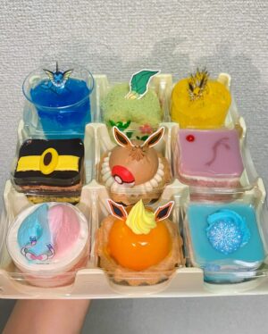 Miyu Yoshimoto Instagram - きたきたぁぁぁぁぁ！！！

#イーブイフレンズコレクション ケーキ🎂

予約してから受け取ってからもワクワクだし
受け取った瞬間もニヤニヤが止まらんやった☺️

可愛いくて美味しくて発狂しました笑

ちなみに私はブイズだと
#ブラッキー が好き🥹

#ポケモンユナイト でも
ブラッキー使ってる👍
（あと、ゼラオラも）