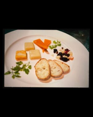 Miyu Yoshimoto Instagram - 💄

藍里が結婚を申し込まれた時の写真💍
と、その時食べてた美味しいご飯🧀

本日24:30〜
金曜ドラマDEEP
#消せない私 #復讐の連鎖 

第8話放送です✨

藍里の事件を担当しているより子。
皆さん気づきましたか？
実は、主人公.硝子の親友だった。。

そして、３人目の復讐相手.みちるの行く末は、、、😱

ぜひ皆さんご覧ください！！