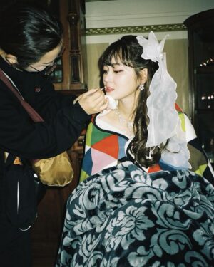 Miyu Yoshimoto Instagram - 💄

本日25:15〜
#消せない私 
第12話です！！✨

「幸せの絶頂から、地獄へ落とす」
硝子の復讐は終盤へ。。

ぜひご覧ください！

写真は硝子役の沙良ちゃんが撮ってくれた
藍里が階段から落ちた時の、、🥺