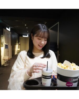 Mizuta Shiori Instagram - ⠀
⠀
⠀
お仕事前に朝の8時過ぎから行ってきました😂🎞️
⠀
今回も良すぎた！！！もう一回観たいくらい！！！
⠀

#名探偵コナン#100万ドルの五綾星 #映画館#映画