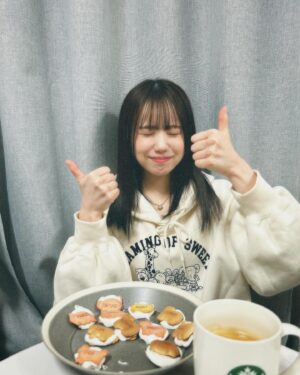 Mizuta Shiori Instagram - はっぴーばれんたいん💝

たべっ子どうぶつでマシュマロサンド作った〜🐰🍪
パーカーもたべっ子🐘🦒🐱^ ^

#NMB48#アイドル#バレンタイン#たべっ子どうぶつ