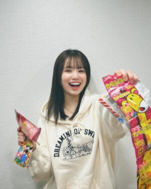 Mizuta Shiori Instagram - はっぴーばれんたいん💝

たべっ子どうぶつでマシュマロサンド作った〜🐰🍪
パーカーもたべっ子🐘🦒🐱^ ^

#NMB48#アイドル#バレンタイン#たべっ子どうぶつ