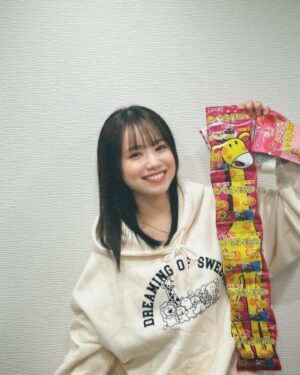 Mizuta Shiori Instagram - はっぴーばれんたいん💝

たべっ子どうぶつでマシュマロサンド作った〜🐰🍪
パーカーもたべっ子🐘🦒🐱^ ^

#NMB48#アイドル#バレンタイン#たべっ子どうぶつ