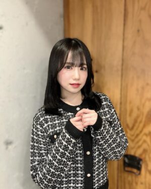 Mizuta Shiori Instagram - ⠀⠀
またちょっと髪色暗くなたよ👩🏻✨
⠀
みんなは髪色明るめと暗めの私どっちが好き？？🤔💭
⠀
⠀