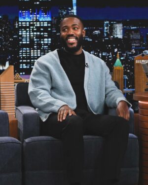 Mo Gilligan Instagram - Really enjoyed myself the @fallontonight much love to @jimmyfallon and the team for having me on the show. Final 3 show of the US tour are this week in Philly. Head to the link in my bio to grab the last remaining tickets. Much love to the team:
@independentpublicrelations @utcartistmgmt @jvnofficial