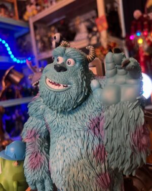 Mocomichi Hayami Instagram - MONSTERS INC🚪
家に遊びに来ました

#disney
#pixar
#monstersinc 
#ironstudios 
#figure
#actionfigures 
#statues 
#statue
#collection
#collector 
#マイクワゾウスキ 
#サリー
#ブー
#ランドール