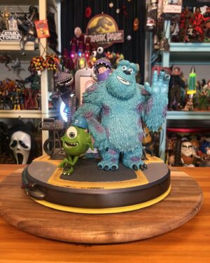 Mocomichi Hayami Instagram - MONSTERS INC🚪
家に遊びに来ました

#disney
#pixar
#monstersinc 
#ironstudios 
#figure
#actionfigures 
#statues 
#statue
#collection
#collector 
#マイクワゾウスキ 
#サリー
#ブー
#ランドール
