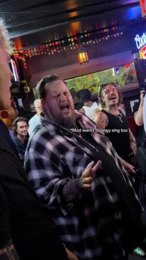 Mod Sun Instagram - Had to repost @xomgitsbunnie video /// Don’t let me @jellyroll615 @machinegunkelly   @xomgitsbunnie into a bar if you don’t want an hour of unsolicited karaoke…I love these people with all my heart.