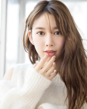 Moe Yuki Instagram - 新たな宣材写真を撮って頂きました😌
ナチュラルな素顔を撮ってもらいました📷

是非、感想をお聞かせください🥰

photo by  #玉置順子 （t.cube）　さん