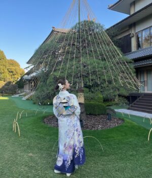 Moe Yuki Instagram - 本日発売のスポーツ紙並びにweb媒体等で、
スペースクラフト晴れ着撮影会での取材記事が、
掲載されております。

多くの報道陣に来て頂き、
感謝申し上げます。

本年も気持ち新たに、丁寧に仕事と向き合って参ります。

衣装は、一蔵さまにご協力頂きました。
毎年素晴らしいお着物をありがとうございます。

#一蔵
#振袖の一蔵
#振袖