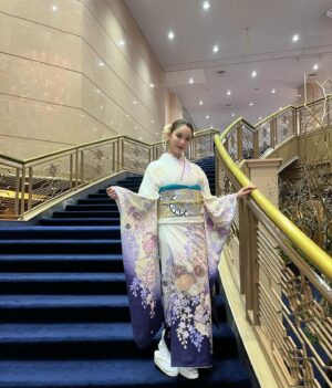 Moe Yuki Instagram - 本日発売のスポーツ紙並びにweb媒体等で、
スペースクラフト晴れ着撮影会での取材記事が、
掲載されております。

多くの報道陣に来て頂き、
感謝申し上げます。

本年も気持ち新たに、丁寧に仕事と向き合って参ります。

衣装は、一蔵さまにご協力頂きました。
毎年素晴らしいお着物をありがとうございます。

#一蔵
#振袖の一蔵
#振袖