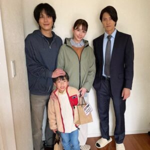 Moe Yuki Instagram - 昨日の正直不動産スペシャルを観てくださり、
ありがとうございます。

撮影の後、一緒に頑張ってくれた てるきくんから、
素敵なお手紙と、撮影中に一緒に練習した、
折り紙で作ったカエルさんを頂きました。

とても嬉しくて、大事にしています。
素敵な、初めての母親役の経験となりました。

#正直不動産
#NHK