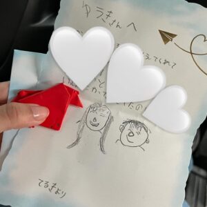 Moe Yuki Instagram - 昨日の正直不動産スペシャルを観てくださり、
ありがとうございます。

撮影の後、一緒に頑張ってくれた てるきくんから、
素敵なお手紙と、撮影中に一緒に練習した、
折り紙で作ったカエルさんを頂きました。

とても嬉しくて、大事にしています。
素敵な、初めての母親役の経験となりました。

#正直不動産
#NHK