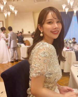 Moe Yuki Instagram - こんばんは🌸

5月もあっという間に感じておりますが、私は先日イトコの結婚式で、幸せのお裾分けをしてもらいました🥰

せっかくドレスアップしたので、
写真を載せます💕

今夜は、夫婦が壊れるとき、7話の放送です。芽衣の動向にもご注目ください！！