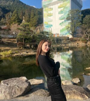 Moe Yuki Instagram - 連続投稿5日目🤭💕
姉と一緒に、思い出の地、山口に行って参りました😌
瑠璃光寺の五重塔は工事中でしたが、
22年ぶりに行くことができました！
そして、
ザビエル協会の平和の鐘を鳴らしたり、
小さい頃と同じポーズで写真を撮ったり、
満喫しました✨
楽しかったな〜🙈