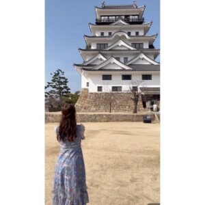 Moe Yuki Instagram - 投稿が遅くなってしまいました😂
Instagramが勝手にログアウトしてしまって、
復活するのに手間取ってしまいました😂💦

福山城に行ってきた写真です😌
素敵な衣装を用意していただいたので、
着替えて、授賞式までの時間に、急いで行ってきました！✨

改装されたばかりで、とっても綺麗で、
お城にいくことができて、よかったです🥰🥰

#福山城
