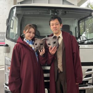 Moe Yuki Instagram - 新空港占拠、最後までご視聴いただき、ありがとうございました🤍🩵

温かいメッセージも沢山頂けて、
すごく嬉しかったです🥰

最後一緒に写真を撮ってくれた、奥貫薫さん😌
撮影期間中ずーーっと一番お喋りさせてもらって、
似てるところがいっぱいあって、
毎回きゃっきゃと騒いでしまいました🥺
大好きです♡

まゆとも最後一緒に撮れた❣️
まゆカメラ最高👏

そして、久留米さん、、
最終回、、、ごめんなさい🫢🫢笑

最後に、宇和島さんと獣のお面もかぶれて嬉しかったです✨

本当に沢山の方に応援して頂けて、
感謝の気持ちでいっぱいです♡
引き続き、宜しくお願いします☺️

#新空港占拠