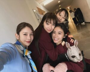 Moe Yuki Instagram - 次週は最終回ですね、寂しいです😢
可愛い獣さんたち🐇🐍🐏とのオフショット📷
仲良くしてくれてありがとう🥰

#新空港占拠、最後までよろしくお願いします💗