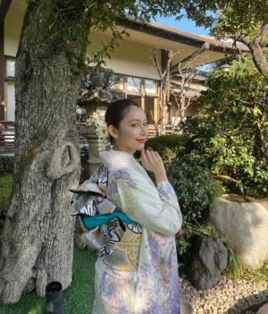 Moe Yuki Instagram - 本日発売のスポーツ紙並びにweb媒体等で、
スペースクラフト晴れ着撮影会での取材記事が、
掲載されております。

多くの報道陣に来て頂き、
感謝申し上げます。

本年も気持ち新たに、丁寧に仕事と向き合って参ります。

衣装は、一蔵さまにご協力頂きました。
毎年素晴らしいお着物をありがとうございます。

#一蔵
#振袖の一蔵
#振袖