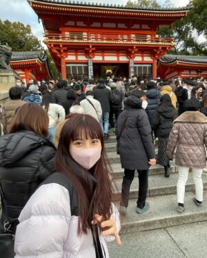 Moeka Ukawa Instagram - ♡
明けましておめでとうございます✨
・
2023年、みんなに良い報告ができるように自分らしく頑張ります🙇🏻‍♀️‪‪❤︎‬
改めまして、いつも応援してくれる皆様ありがとうございます！
今年もよろしくお願い致します！
・
初詣は八坂神社と毎年恒例の車折神社も行きました❤️‍🔥✊🏻
・
#新年
#車折神社
#芸能神社
#八坂神社