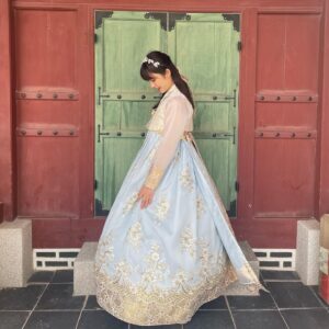 Moeka Ukawa Instagram - ♥
ずっと着たかったチマチョゴリ🩵💜
#韓国旅行