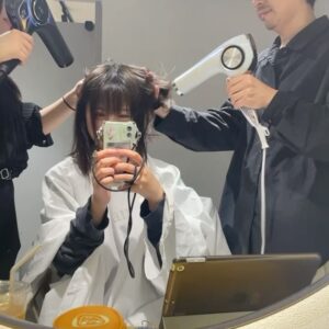 Moeka Ukawa Instagram - ❤︎
小学生ぶり？に髪の毛切りました！！😌😌
@answer_beautysalon さんで14歳からお世話になってる栗原さんに！！
リニューアルおめでとう御座います。すごく素敵な店内でした。。

またよろしくお願いします！！
シャンプーリンスも個人的にすごく好きな匂いでお気に入り🤍

#ミディアムボブ