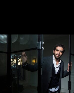 Mohamed Kelany Instagram - تاني طيب البوست ده بالنسبالي مهم جدا عشان نحدد عليه اللي جاي 
الاغنيه عايزنها دراما و لا عايزين ترقصوا ؟؟ @ahmedmobarez_photography 
@salmaadell__ 
@kelanyoutfits @mediajar