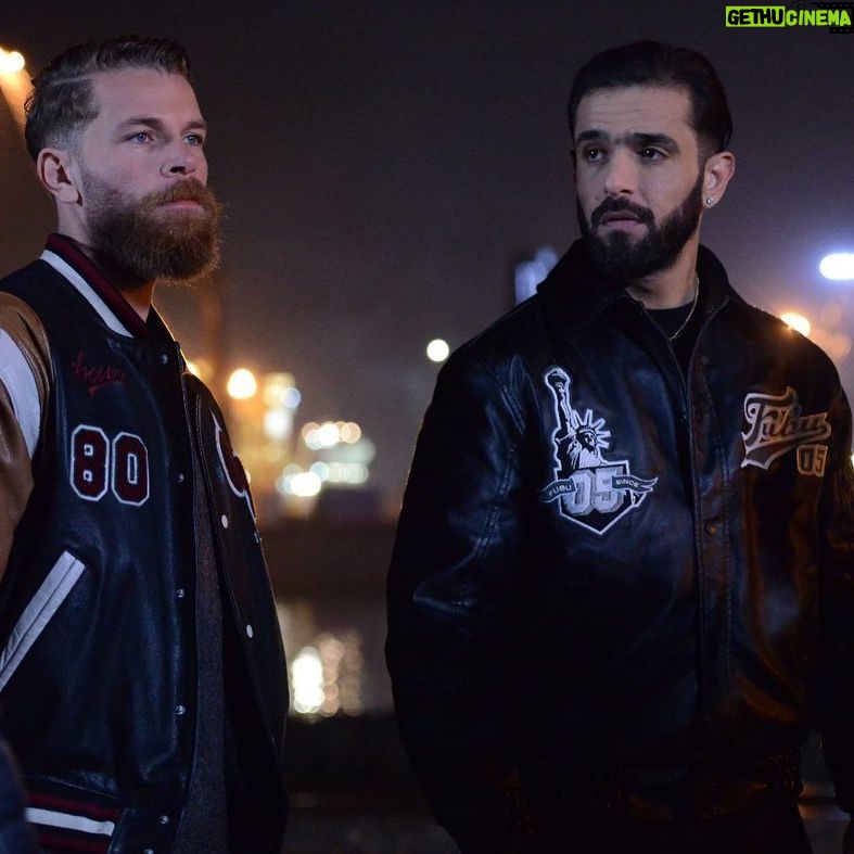 Mohamed Mrad - 71.3K Likes - صحيح طلع بوليس و عداها عليا ، أما في الدنيا من أرجل و أحسن ما عرفت .
معلم راك يا مروان 💪🏻
@nordo_officiel
#falouja
📷 @photographe_dali.joke