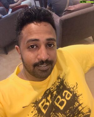 Mohamed Outaka Instagram - بعد قليل ضيف فى برنامج السفيره عزيزه على @dmctv.eg 
#السفيره_عزيزه #محمد_اوتاكا