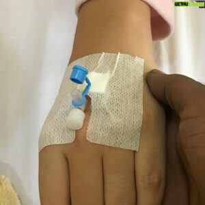 Mohamed Outaka Instagram - مراتى الغاليه داخله العمليات دلوقتى فجأه كده بدون مقدمات  الحمد لله على كل حال دعواتكم يا طيبين للطيبه بالله عليكم ... ربنا يقومك بالسلامه يا حبيبتى ومشوفكيش كده تانى ابداً ... يارب يارب يارب كرمك 🙏🙏🙏