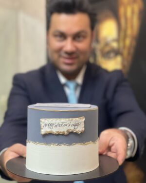 Mohammad Khademi Instagram - از همه دوستان و همراهان عزیز که به بنده لطف و محبت همیشگی دارند
و روز پزشک به یاد من بودند کمال تشکر و سپاس را دارم❤️
امیدوارم بهتر و بیشتر بتوانم به رسالتم در خدمت به انسانها کوشا باشم

شاد و سلامت و پیروز باشید
دکتر محمد خادمی

#روز_پزشک_مبارک
#❤️