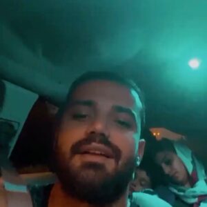 Mohammad Reza Zhaleh Instagram - .
چه غریبانه که دیگر نیستی
چه بی‌رحمانه که دیگر سِر شده ایم
از رفتن ها شاید هم از ماندن ها 
سفر به خیر 
دلواپس ثانیه در هجوم دلخوشی ها نباش
دقایقی پیش ثانیه هم به اندوه رفتنت مبتلا شد
و زمان در خاطرمان به احترام عمری بودنت خواهد ایستاد. 
«محمدرضا ژاله»
حسین شا‌سورپور
۱۳۲۱-۱۴۰۰
🥀🖤🥀