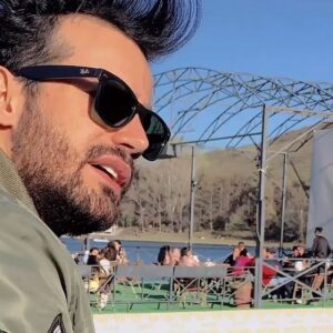 Mohammad Reza Zhaleh Instagram - .
«بعضی گره ها خیلی قشنگ‌اند»
.
خوشبختی یعنی داشتن شماها
.
🥰😘🥰
.
﴿باقی بقایتان ژاله فدایتان﴾
😉
‏@mr.zhaleh 
#محمدرضاژاله
#محمدرضا_ژاله
#محمد_رضا_ژاله