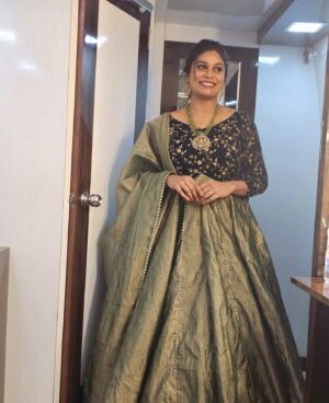 Mohana Bhogaraju Instagram - 👗: @vastra_suka ❤️
💍: @peachandshades
📸: @sahithichaganti ❤️