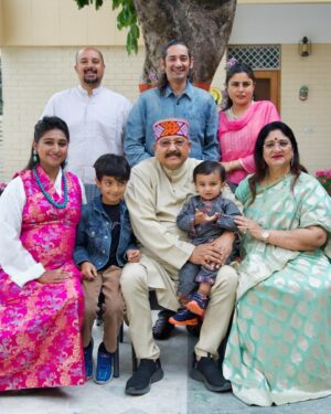 Mohena Singh Instagram - Welcoming a new member in our family soon 🌸
Grateful and counting the blessings 🙏🏽

📷 @shrirangswarge