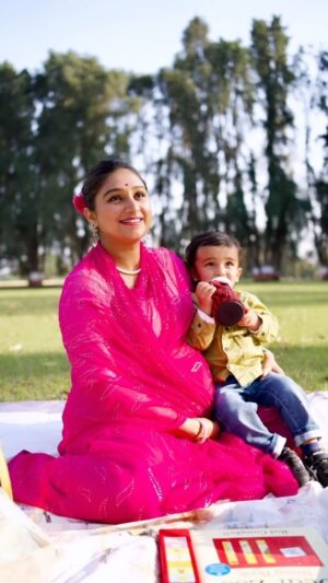 Mohena Singh Instagram - Only a few days to go…. And just like that from 3 we will be 4 🙏🏽🌸

Thank you so much @shrirangswarge for the lovely photos. You did our 1st pregnancy photoshoot and you were so excited for our 2nd one as well. Grateful 🌸