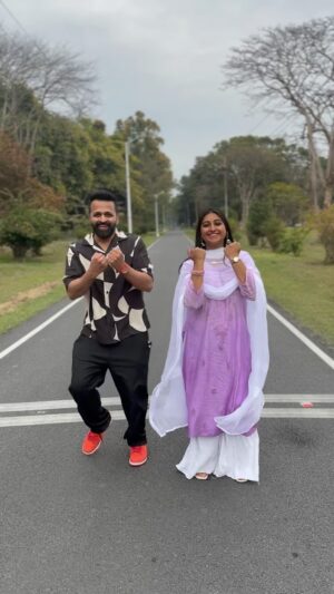 Mohena Singh Instagram - My friend @mehtaamey and I are a bit late with the trends…but better late than never for this one. Big congratulations to our buddy @iamkrutimahesh for winning the best Marathi Song Choreography. It’s such a sweet and adorably addictive song and you have absolutely nailed it with the choreography.