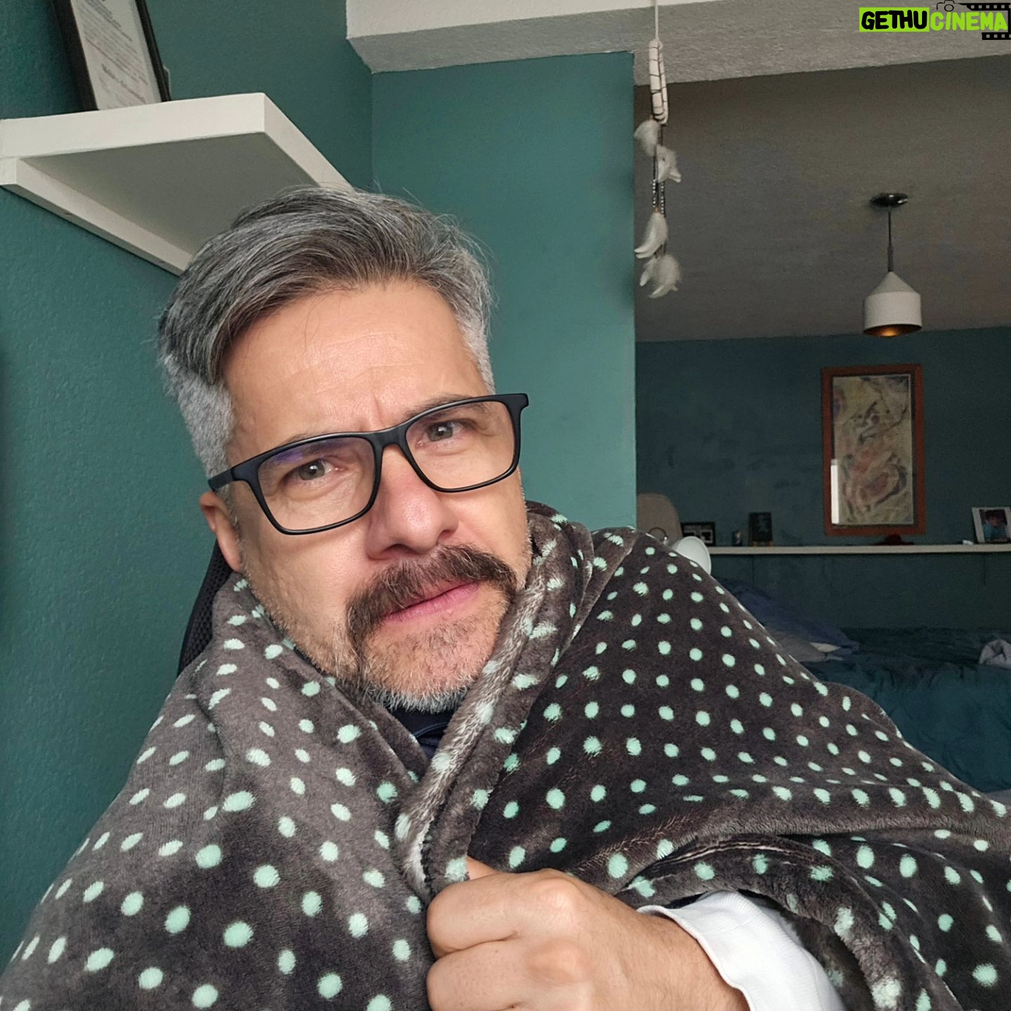 Moisés Arizmendi - 1K Likes - Mi cobija de tiburón ballena. Hace friojolín!
#whaleshark