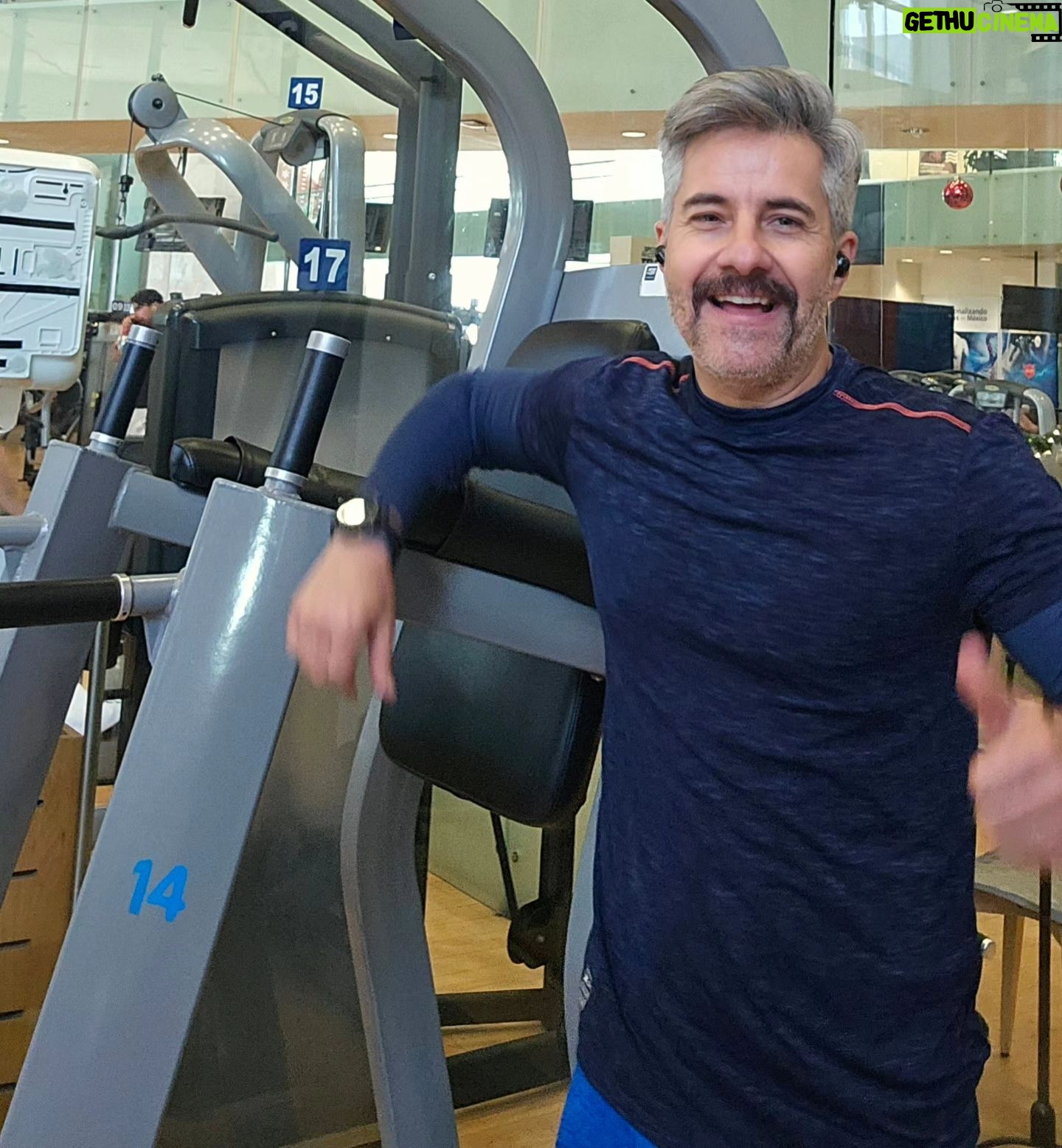 Moisés Arizmendi - 1K Likes - De vuelta a las andadas bajo techo. Uno vuelve donde fue feliz. Buen día.