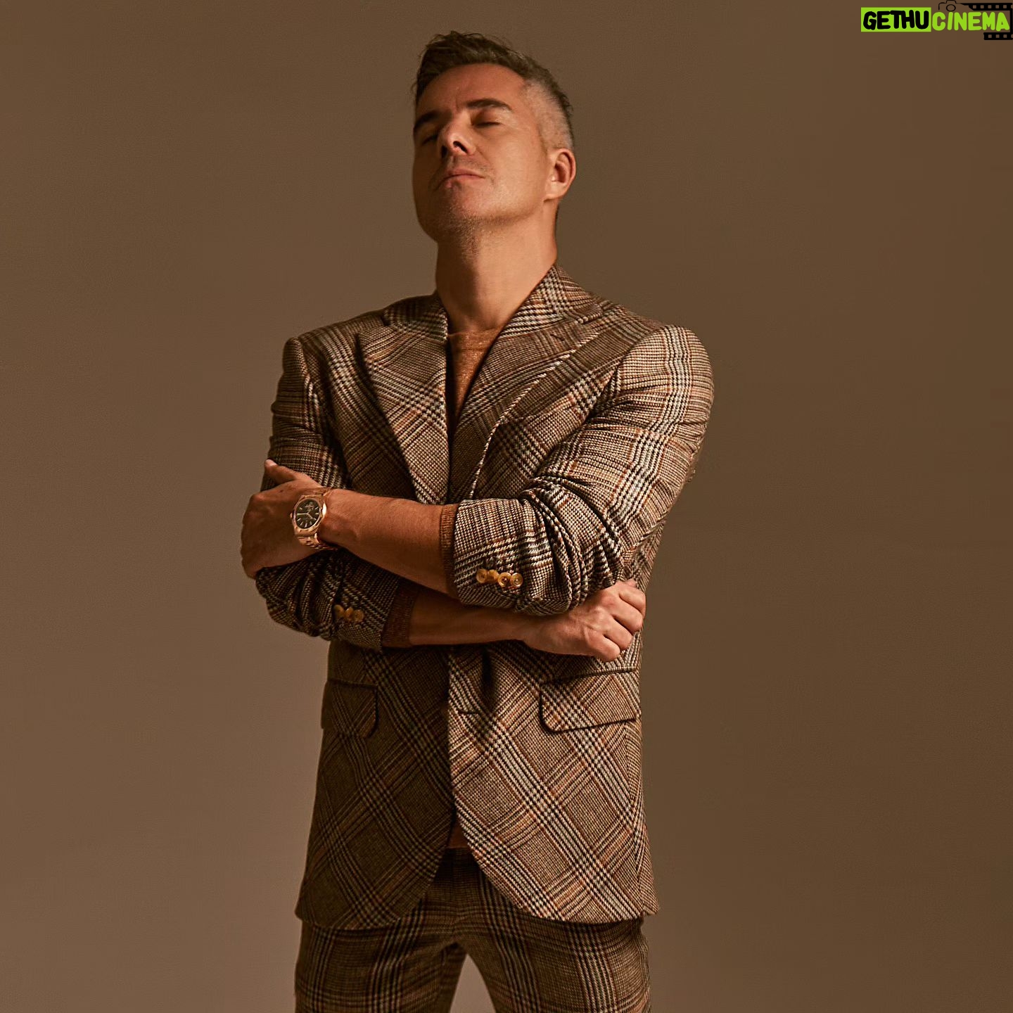 Moisés Arizmendi - 872 Likes - Te ha pasado? Que te duermes en el momento más inoportuno? Te leo.
#justkidding
@revistablackmx
Pic 3
Gracias equipazo de PR @makeitprensa Gracias Luis @luiswolosky
Pic by Lalo @eduardoraos
Styling @sir.styling
Maquillaje y peinado @aleromua
Editora en jefe @linaglow
#moda