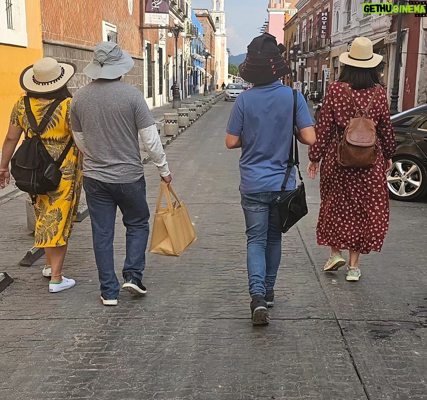 Moisés Arizmendi - 857 Likes - Tocó despedir al #chileennogada (deli) con la family. #quechulaespuebla